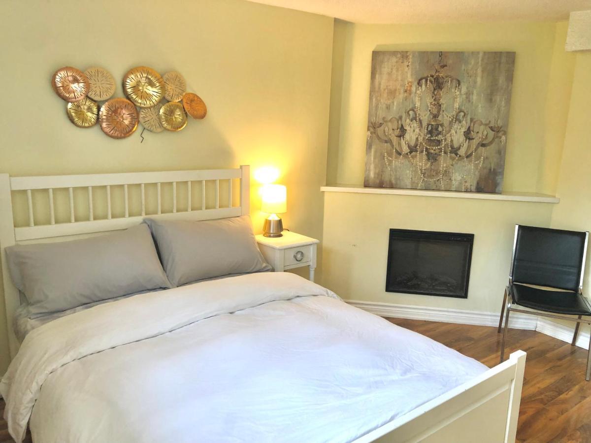 Cozy&Convenient 2-bedroom apartment with private entrance Toronto Buitenkant foto