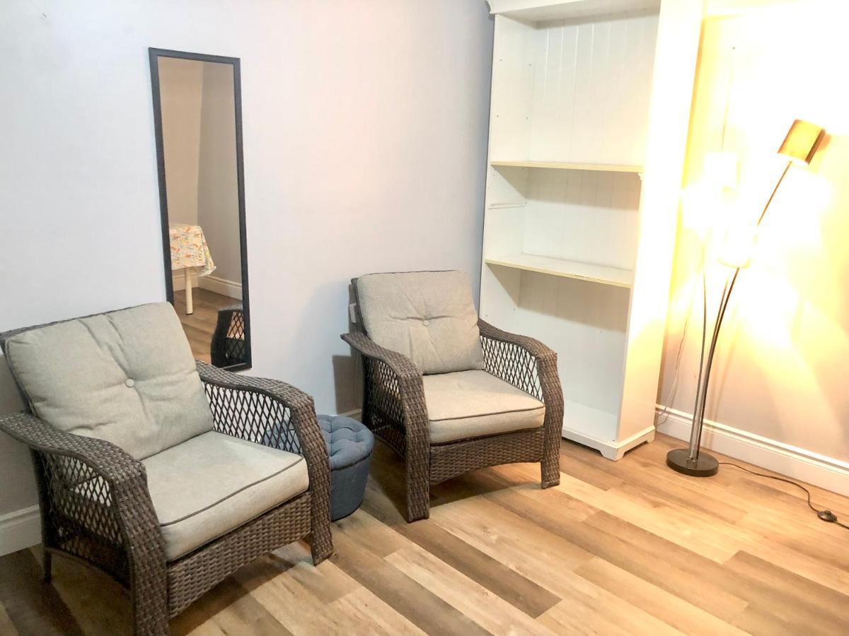 Cozy&Convenient 2-bedroom apartment with private entrance Toronto Buitenkant foto