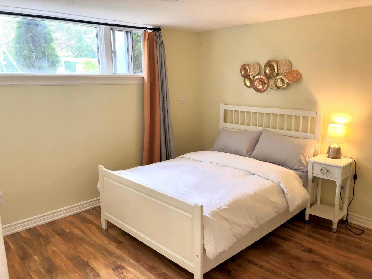 Cozy&Convenient 2-bedroom apartment with private entrance Toronto Buitenkant foto