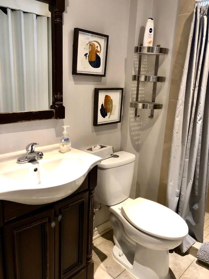 Cozy&Convenient 2-bedroom apartment with private entrance Toronto Buitenkant foto