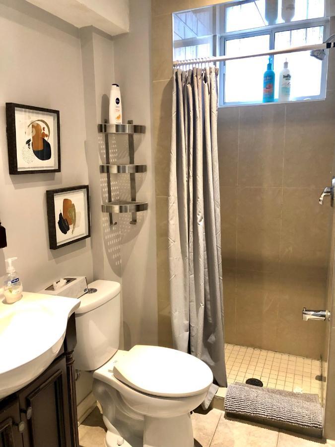 Cozy&Convenient 2-bedroom apartment with private entrance Toronto Buitenkant foto