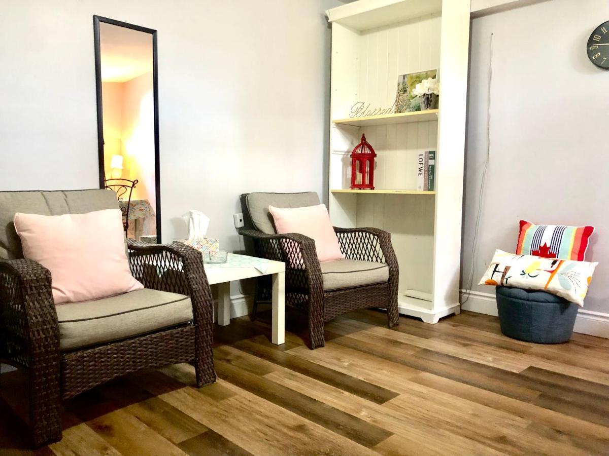 Cozy&Convenient 2-bedroom apartment with private entrance Toronto Buitenkant foto